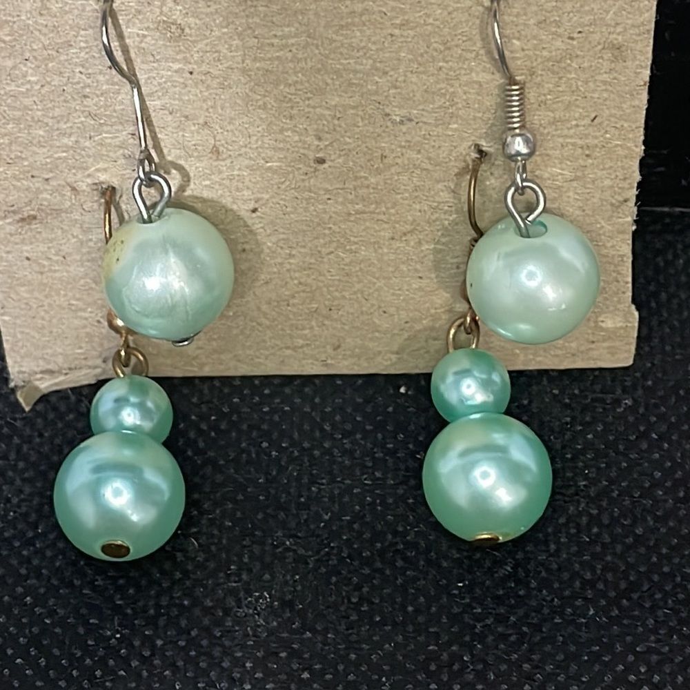 Three sets of earrings - Picture 2 of 3